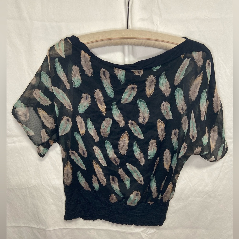 Super cute feather design top 🪶 ✨